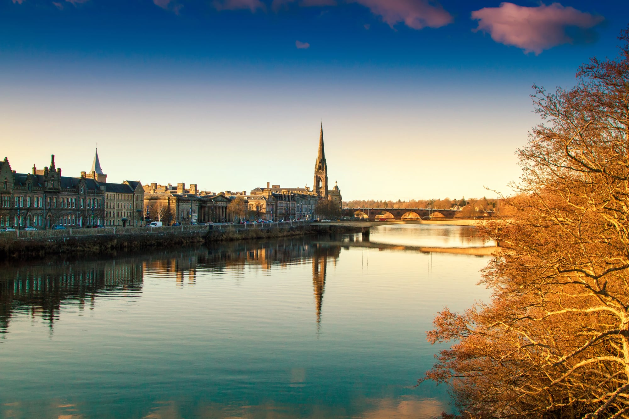 Shopping and dining in Dundee city centre